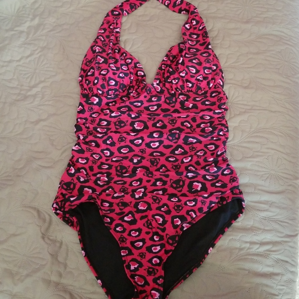 One piece, black cat face print, L